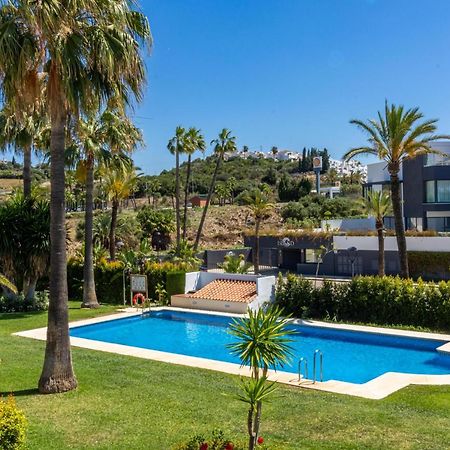 Spacious Beachfront Town House In Estepona With Fully Equipped Kitchen, Pools, Garden, Sea View Eksteriør bilde