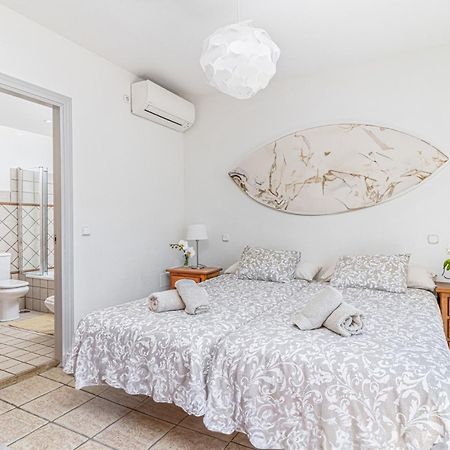 Spacious Beachfront Town House In Estepona With Fully Equipped Kitchen, Pools, Garden, Sea View Eksteriør bilde
