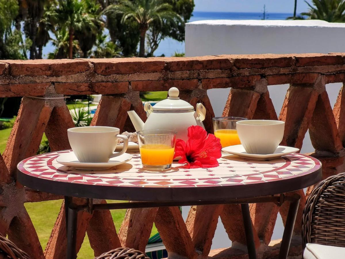 Spacious Beachfront Town House In Estepona With Fully Equipped Kitchen, Pools, Garden, Sea View Eksteriør bilde