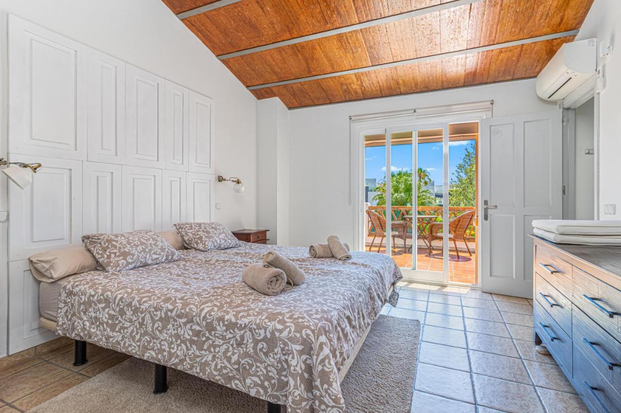 Spacious Beachfront Town House In Estepona With Fully Equipped Kitchen, Pools, Garden, Sea View Eksteriør bilde