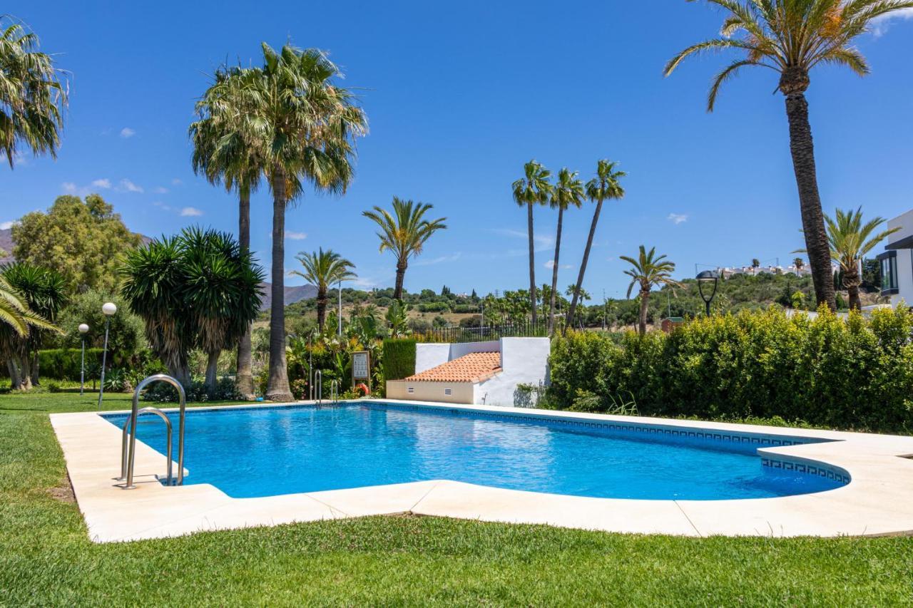 Spacious Beachfront Town House In Estepona With Fully Equipped Kitchen, Pools, Garden, Sea View Eksteriør bilde