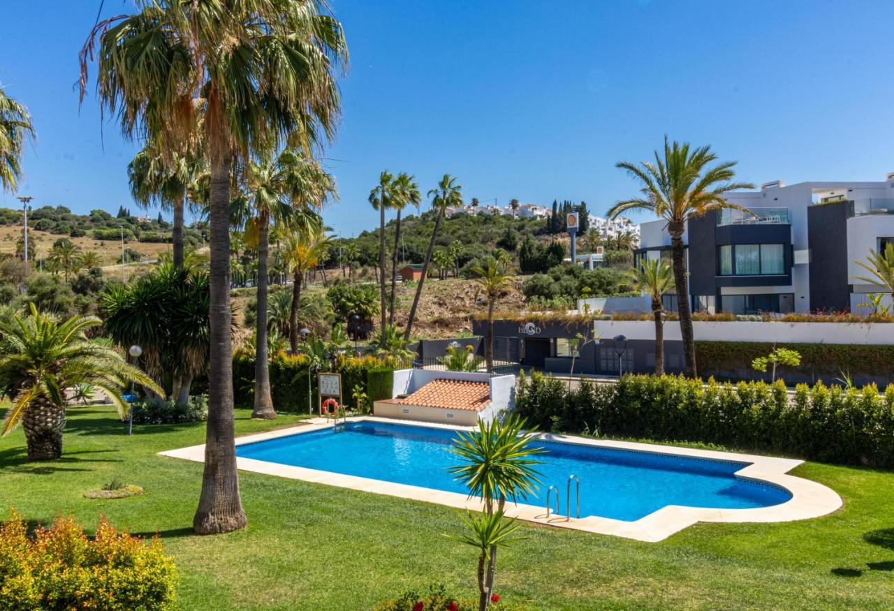 Spacious Beachfront Town House In Estepona With Fully Equipped Kitchen, Pools, Garden, Sea View Eksteriør bilde