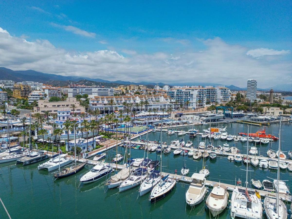 Spacious Beachfront Town House In Estepona With Fully Equipped Kitchen, Pools, Garden, Sea View Eksteriør bilde