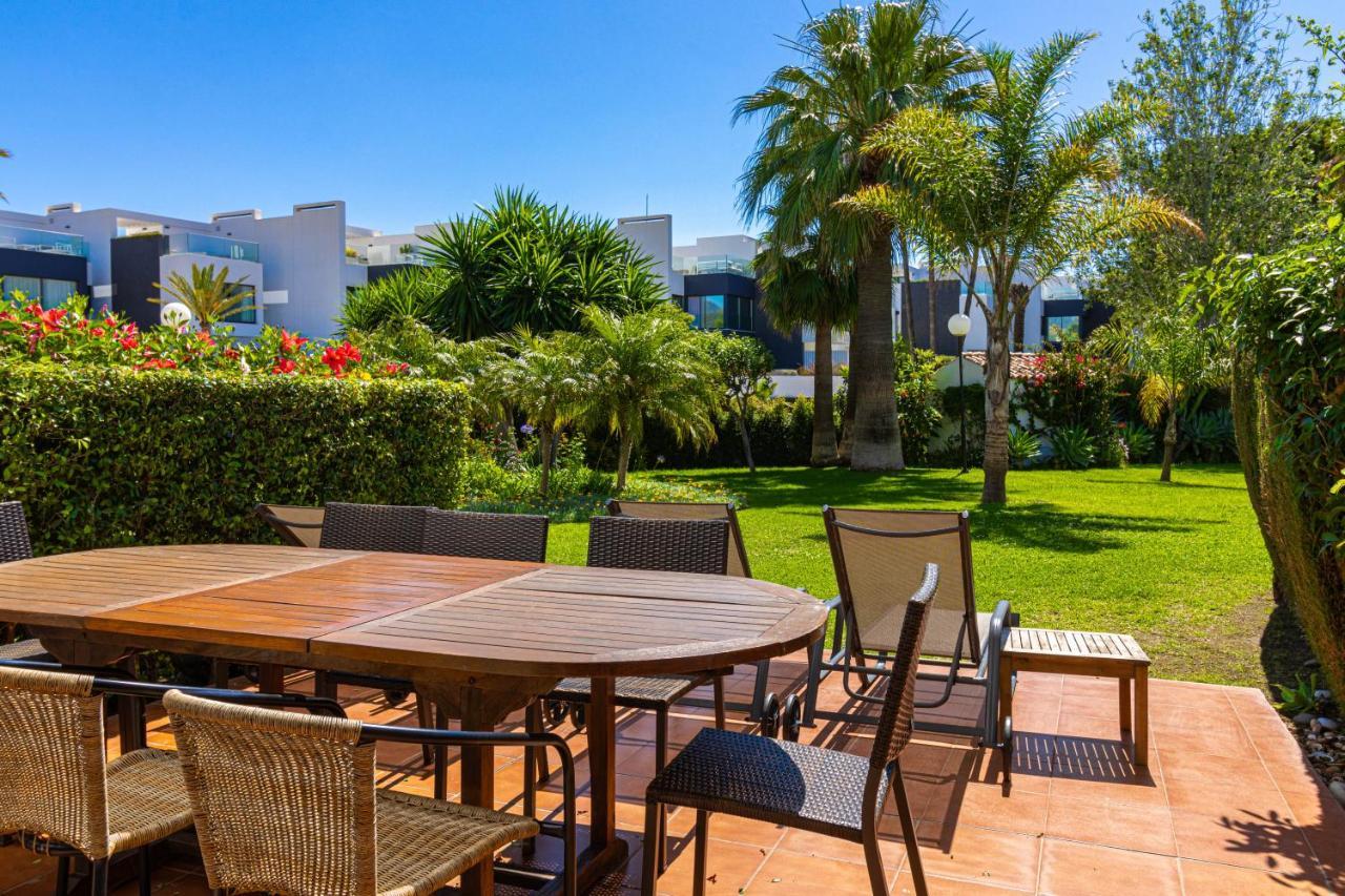 Spacious Beachfront Town House In Estepona With Fully Equipped Kitchen, Pools, Garden, Sea View Eksteriør bilde