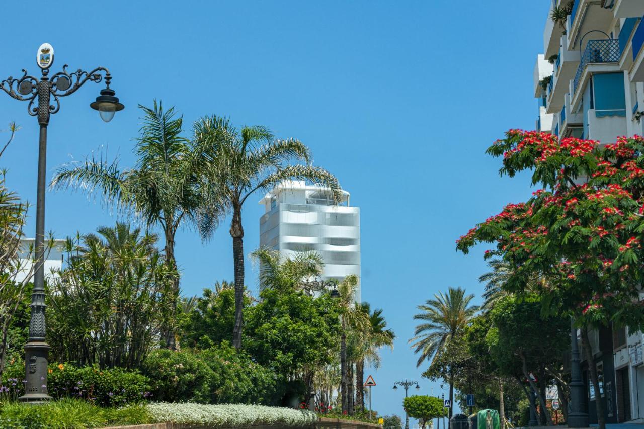 Spacious Beachfront Town House In Estepona With Fully Equipped Kitchen, Pools, Garden, Sea View Eksteriør bilde